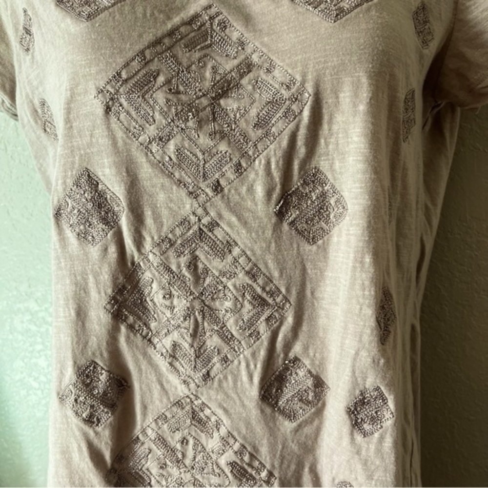 Chelsea And Theodore Assymetrical Top Women’s Size Medium - Picture 3 of 8